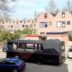 Uitvaartbus op Holtstek, Groningen